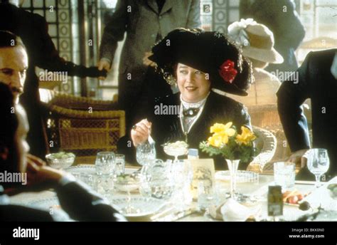 TITANIC -1997 KATHY BATES Stock Photo - Alamy