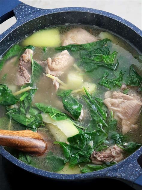 Tinolang Manok (Chicken Tinola) - Kawaling Pinoy