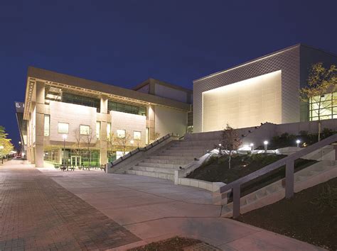 Akron-Summit County Public Library - Gwathmey Siegel Kaufman Architects