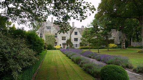 The Manor Gardens Avebury Wiltshire - Britain All Over Travel Guide