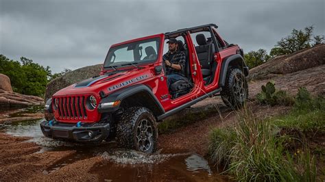 2021 Jeep Wrangler 4xe Plug-In Hybrid Is an Electrified 4x4