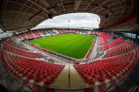 Interior AFAS Stadion, Alkmaar, Países Bajos. Capacidad 17.000 espectadores, Equipo local AZ ...