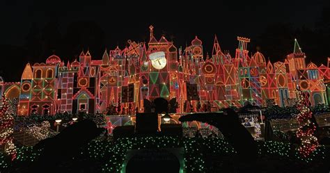 When Do Christmas Decorations Go Up In Disneyland | Shelly Lighting