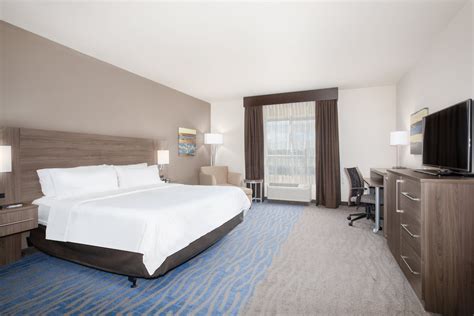 Holiday Inn Express & Suites Manhattan, an IHG Hotel Manhattan, Kansas, US - Reservations.com