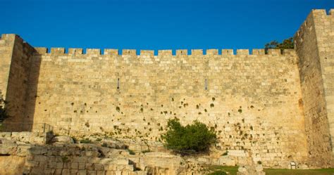 How Nehemiah led past opposition and criticism | Biblical Leadership