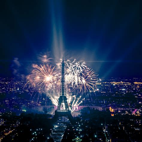 File:2013 Fireworks on Eiffel Tower 49.jpg - Wikimedia Commons