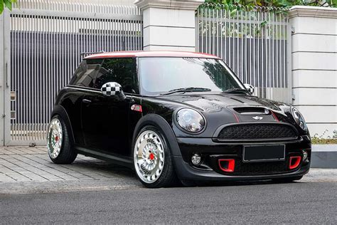 Mini Cooper S R56 Black with Rotiform CCV Aftermarket Wheels | Wheel Front