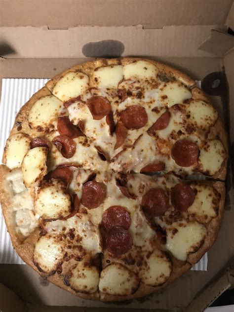 Ordered ultimate cheesy crust pizza. Very disappointing. : r/pizzahut