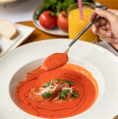 Make A Comforting Tomato Soup This Winter - thedancingcucumber.com