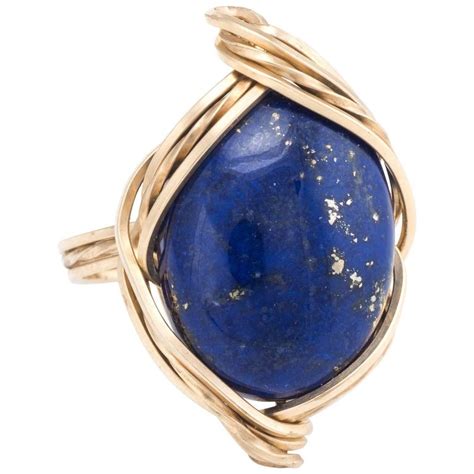 Hand-Carved Natural Lapis Lazuli 14K Yellow Gold Cocktail Ring For Sale at 1stdibs