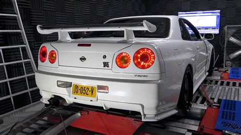 This Modified Nissan Skyline GT-R R34 Pulls Nearly 800 HP At The Dyno