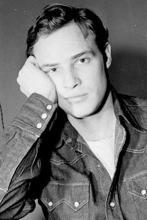 Young Marlon Brando staring at you dreamily : r/VintageLadyBoners