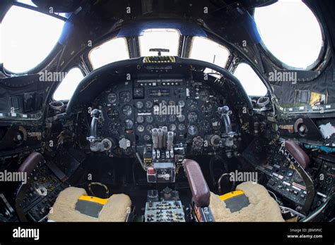 Avro Vulcan Bomber Cockpit (XJ823 Stock Photo - Alamy