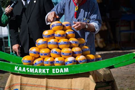 The Edam Cheese Market in the Netherlands Editorial Image - Image of ...