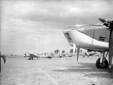 Asisbiz Bristol Blenheim IV RAF 40Sqn BLL RAF Wyton England 1940