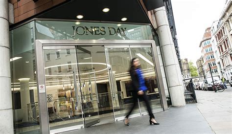 Jones Day promotes 4 to partner - Lawyers Weekly