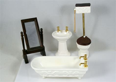 Assorted Antique and Vintage Dollhouse Miniatures | EBTH