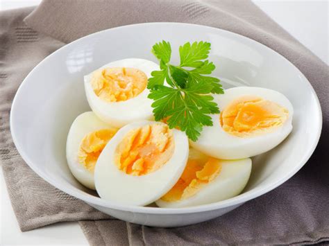 Is Half Boiled Egg Healthy? - Boldsky.com