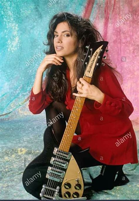 Pin by Dave Canistro on Musicians | Susanna hoffs, Female guitarist ...