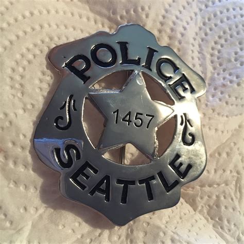 Obsolete older style Seattle Police Badge Reproduction - Other ...