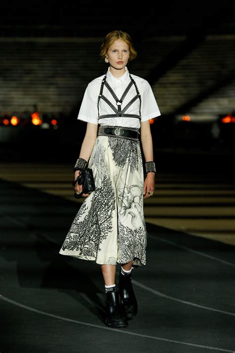 Christian Dior Resort 2022 Collection - Vogue Dior Fashion, Fashion News, Fashion Beauty, Womens ...