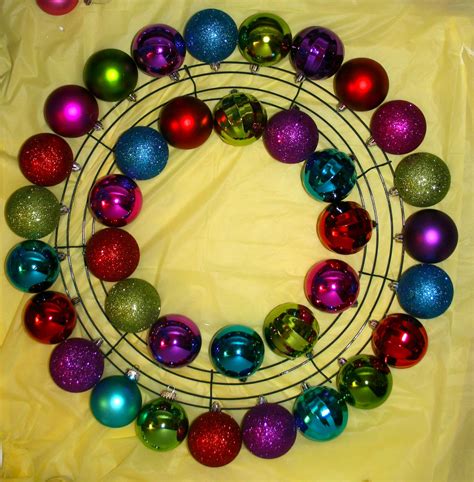 Smart-Bottom Enterprises: Christmas Ornament Wreath