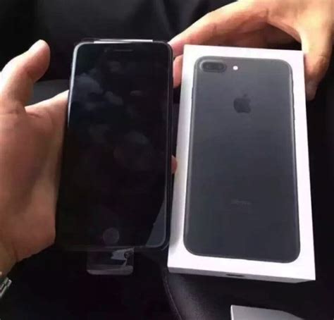 Jet Black iPhone 7 Unboxing Photos Leak Ahead of Public Launch