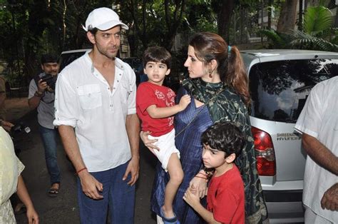 Hrithik Roshan With His Family – JattDiSite.com