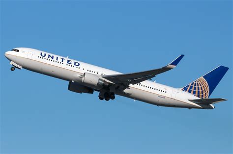 Boeing 767-300 United Airlines. Photos and description of the plane