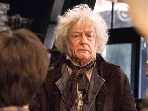 John Hurt in Harry Potter: Remembering the Sir John Hurt's Ollivander ...