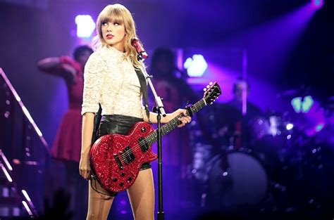 Taylor Swift Opens 'Red Tour' In Omaha | Billboard