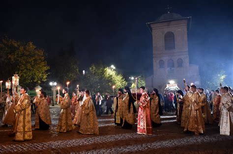 Thousands of faithful in Iași to pay their respects to Saint Paraskeva of Epibatima | Orthodox ...