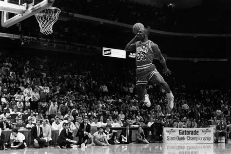 Fans in hoop heaven at slam-dunk contest: Hometown hero Jordan dazzles ‘em with ‘flying’