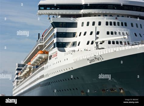 A detailed view of the starboard side of the cruise liner Queen Mary 2 ...