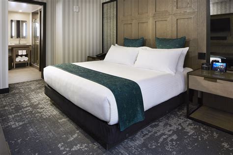 Luxury Guest Rooms & Suites Across from Lambeau Field | Green Bay's Premier Hotel | LODGE KOHLER ...