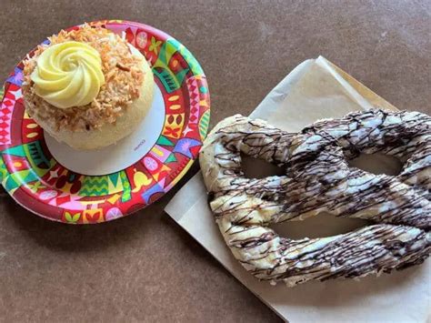 Best Snacks at Epcot | Snacking Around Epcot's World Showcase