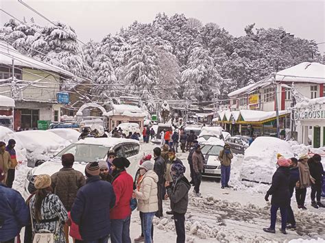 Himachal sees tourist influx due to snowfall, new year celebrations ...