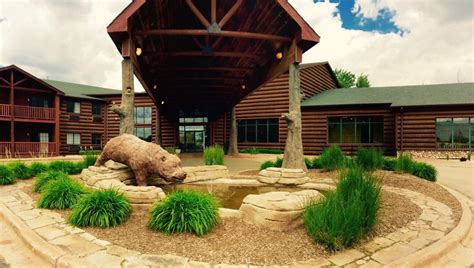 Grizzly Jack's Grand Bear Resort and Indoor Waterpark - IL - Field Trip Iowa