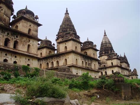 Orchha palace and temples - mystic place full of history - Path is my goal