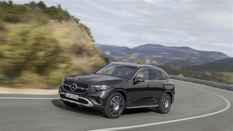 Mercedes Reveals New, Tech-Heavy 2023 GLC SUV - Kelley Blue Book