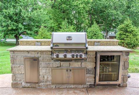 Outdoor Kitchen Areas - Grilling Area, BBQ, Fireplaces, Chesterfield