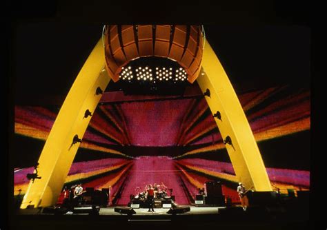 U2 > Gallery > Popmart Tour