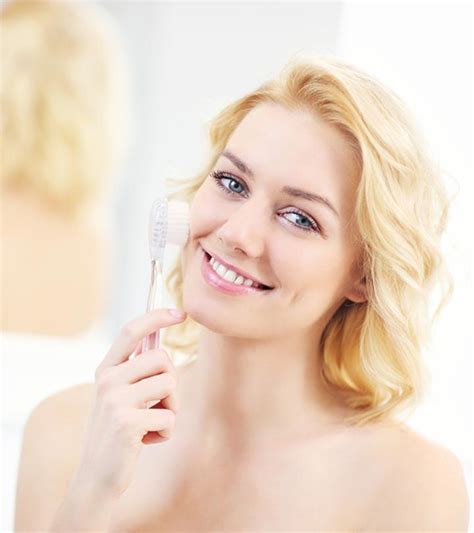 Dry Brushing Face: Benefits, How To Do It, And Dos & Don’ts