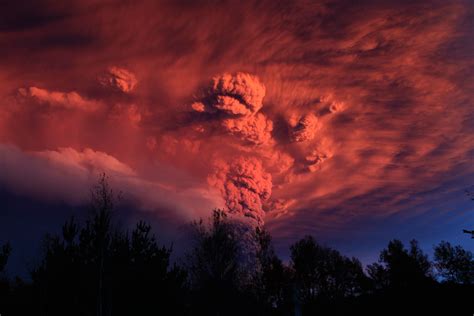 Volcano erupts in Chile - Photos - The Big Picture - Boston.com