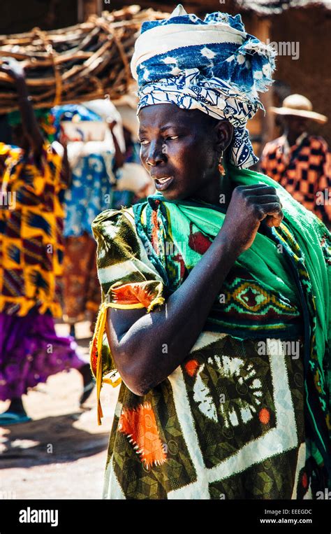 Mali traditional clothes hi-res stock photography and images - Alamy