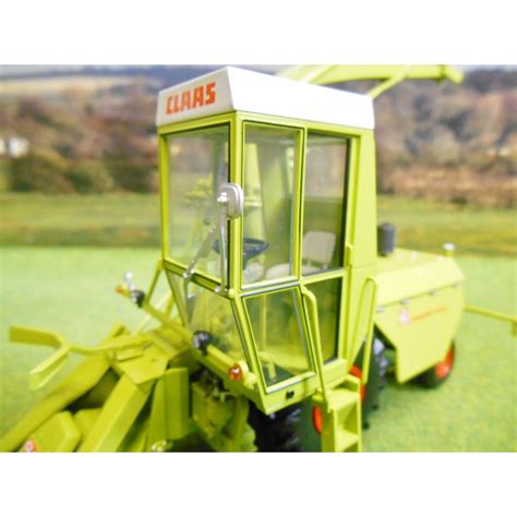 UNIVERSAL HOBBIES 1:32 CLAAS JAGUAR 60SF FORAGE HARVESTER - One32 Farm toys and models