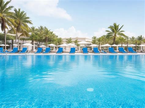 Premium AI Image | swimming pool and beach of luxury hotel