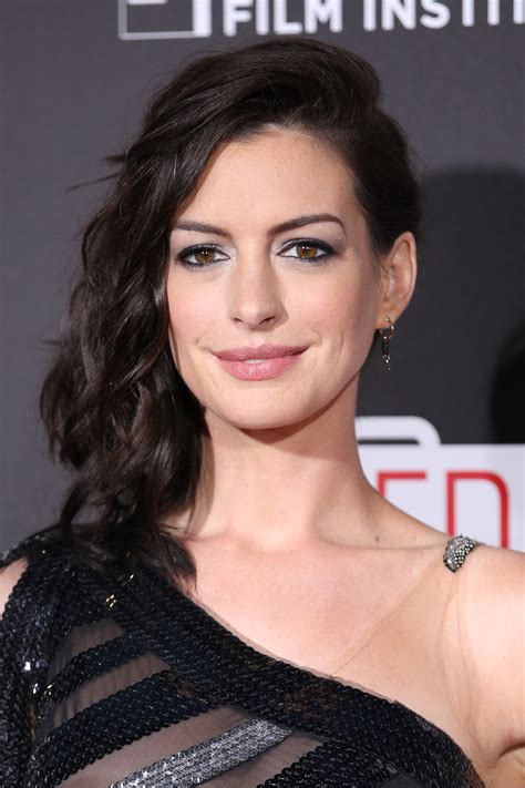 Product Spotlight: Get Anne Hathaway’s Lipstick | StyleCaster