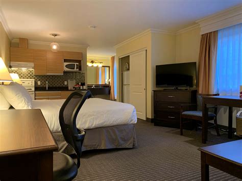 Best Western Plus Burnaby Hotel, Burnaby BC | Ourbis