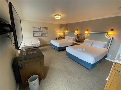 PHOTOS, VIDEO: Tour a Deluxe Room at Disney's Beach Club Resort, Now Open Once Again - WDW News ...